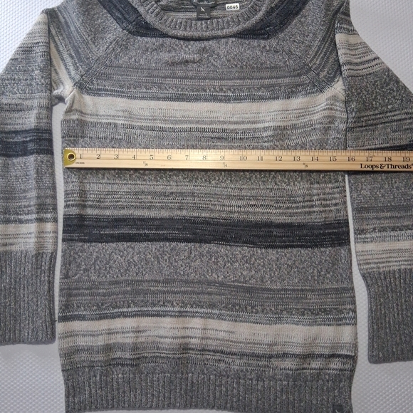 Womens Gray Striped Sweater - Picture 6 of 9